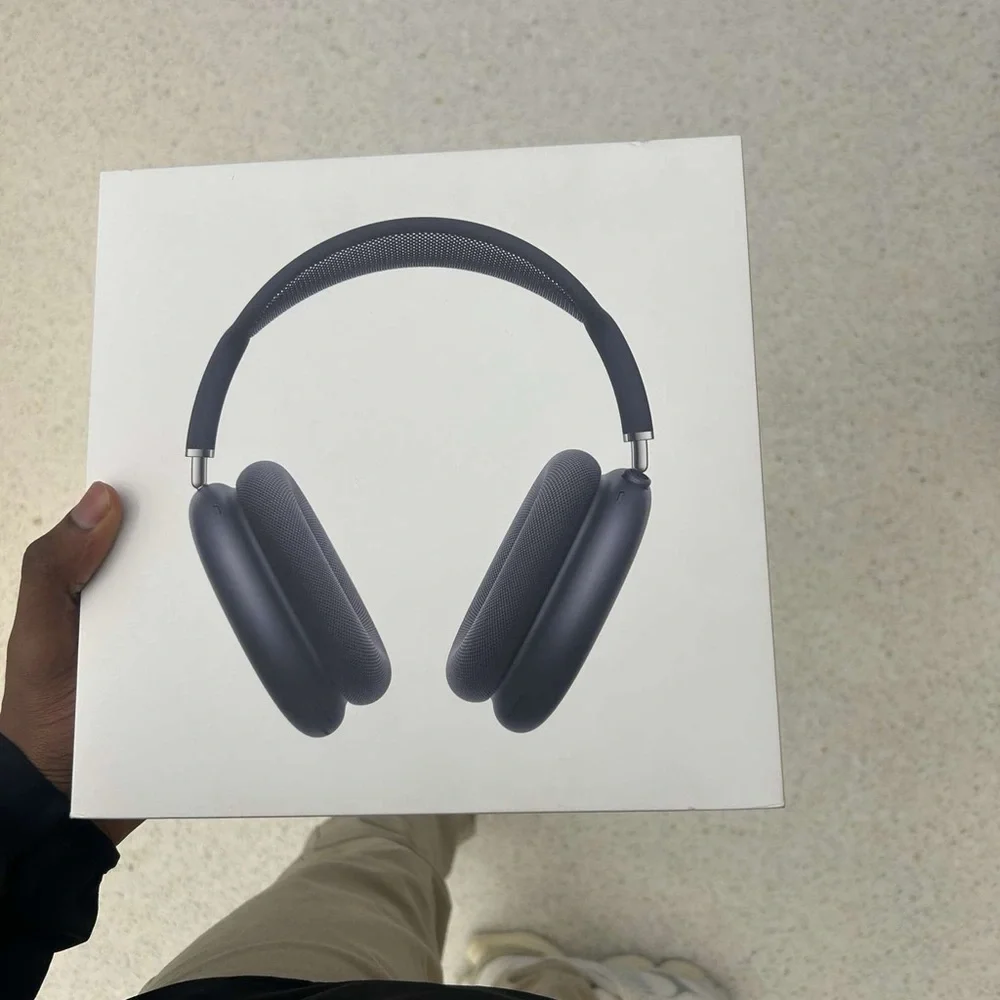 Apple AirPods Max in Space Gray